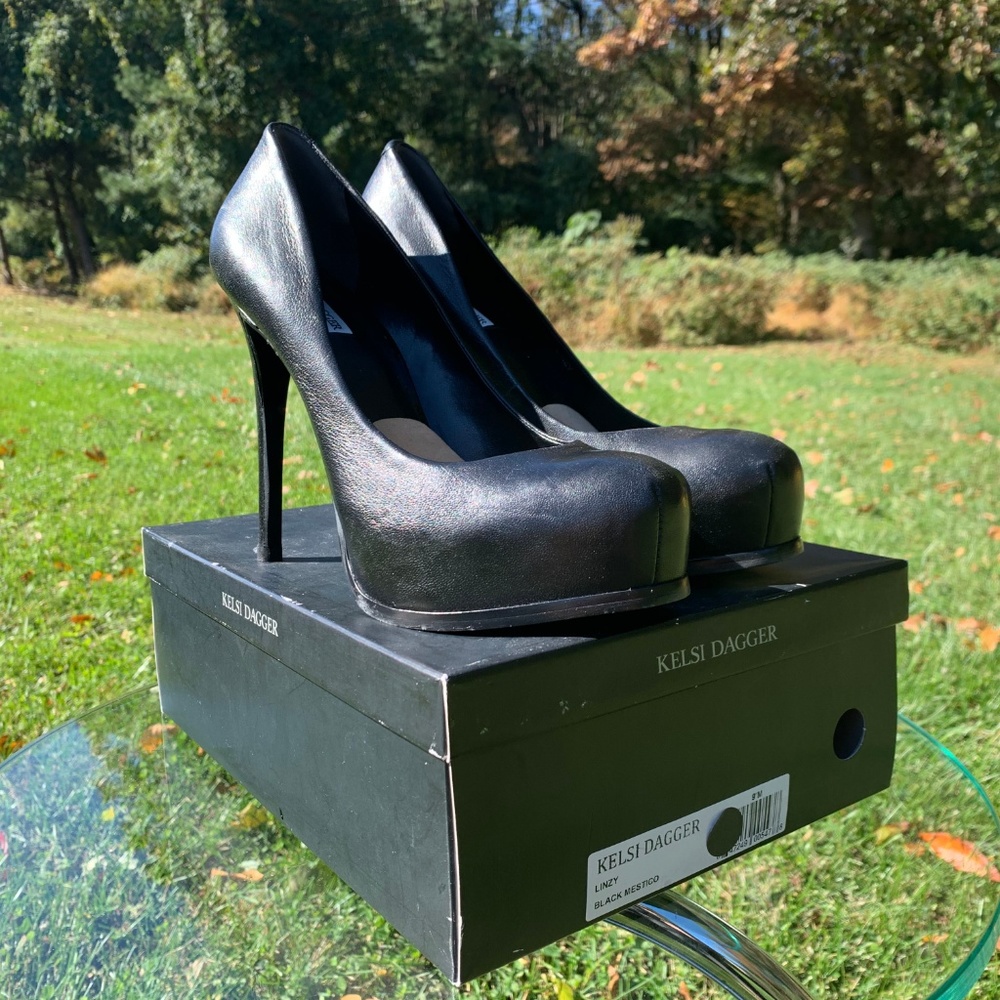 KELSI DAGGER ROUND TOE LEATHER PLATFORM BLACK